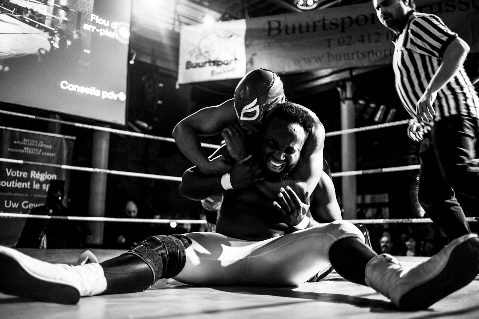 Wrestlers exchanging strikes under venue lights, Brussels 2015